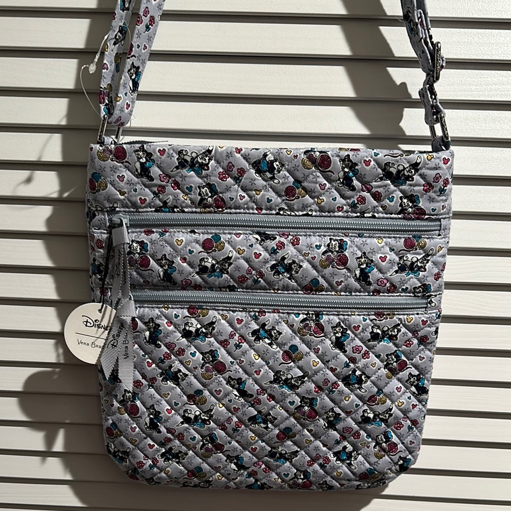 NWT Vera Bradley Disney Triple Zip Hipster Sac with expandable Crossbody Strap.